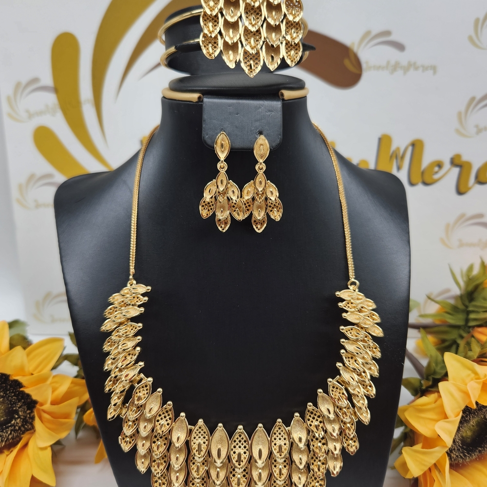 Elegant Gold Necklace and Earring Set